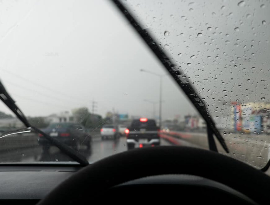 نکاتی که حین رانندگی در شرایط بارانی باید بدانیم (قسمت اول)